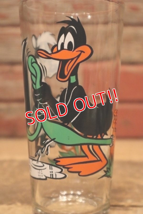 画像2: gs-240301-07 Pepe Le Pew & Daffy Duck / PEPSI 1976 Collector Series Glass