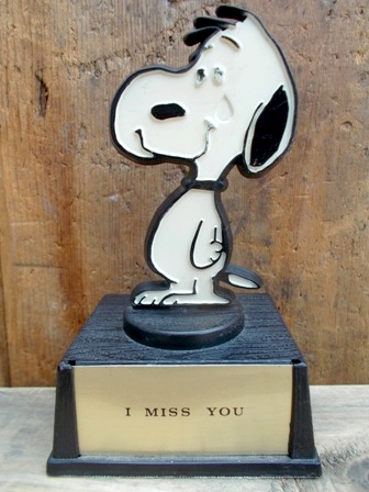 ct-120523-16 Snoopy / AVIVA 70's Trophy 