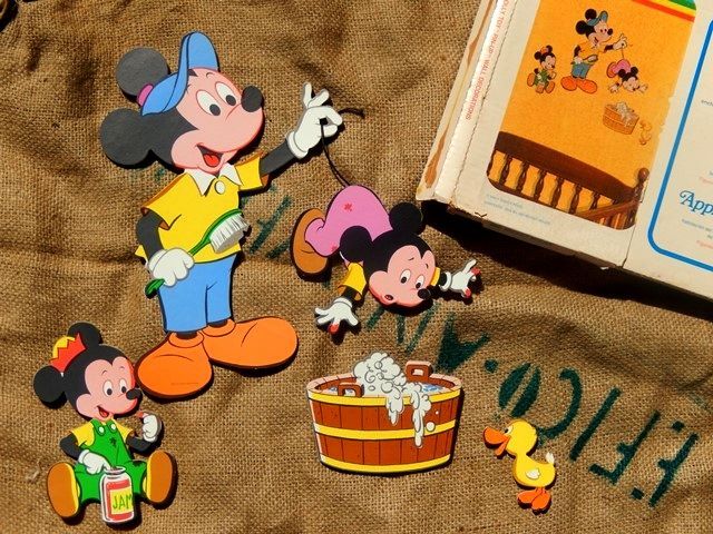 ct-160512-08 Mickey Mouse,Morty and Ferdie / Dolly Toy 70's Wall Pin-Up