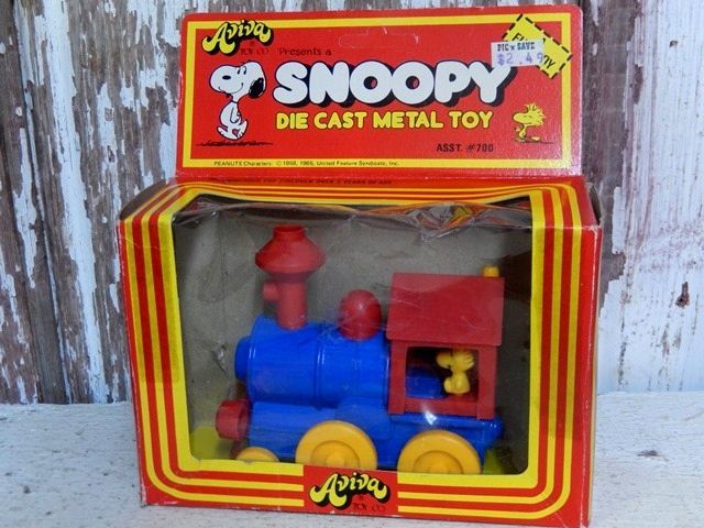 ct-160601-20 Snoopy / AVIVA 70's Die Cast Metal Toy 