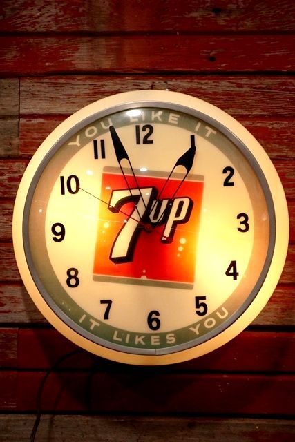 dp-200301-61 7up / 1950's-1960's Light-Up Clock