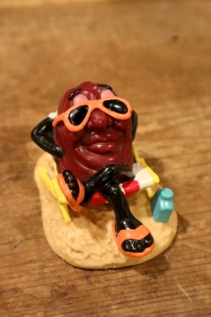 画像2: ct-241008-83 The California Raisins / 1988 PVC Figure "Boy In Beach Chair"